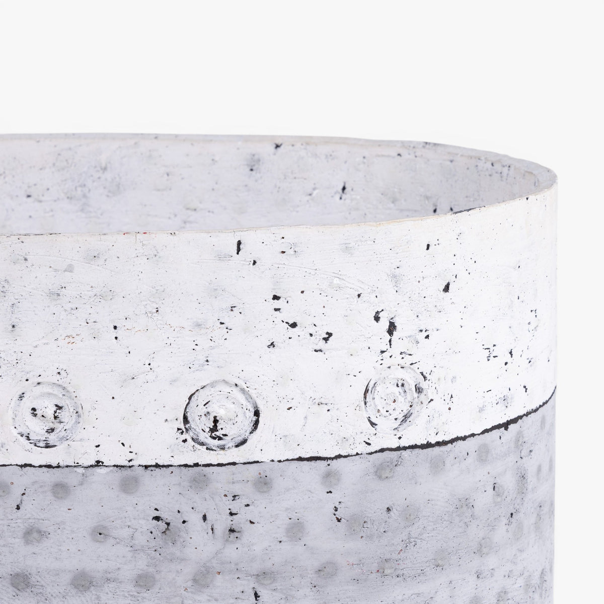 Colossal tub in earthenware