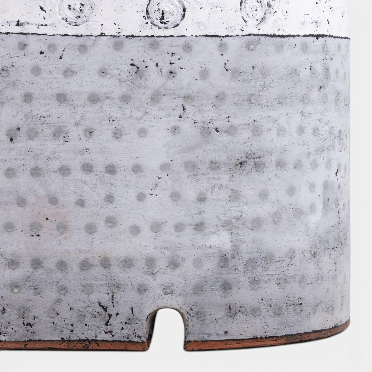 Colossal tub in earthenware