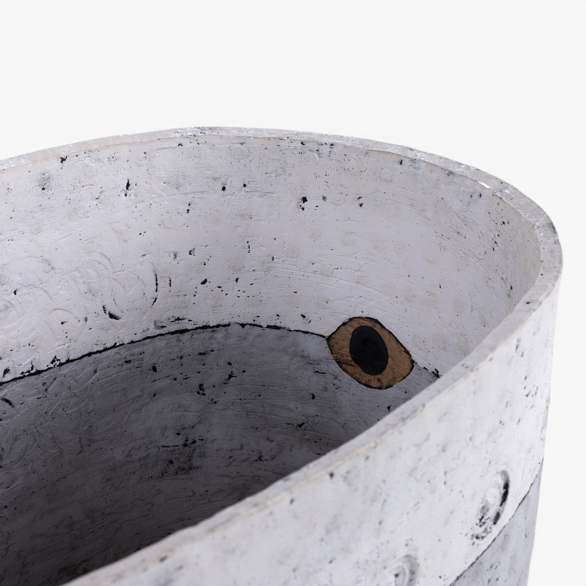 Colossal tub in earthenware