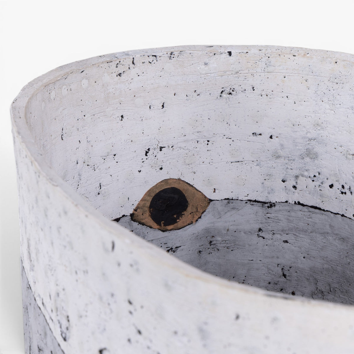 Colossal tub in earthenware