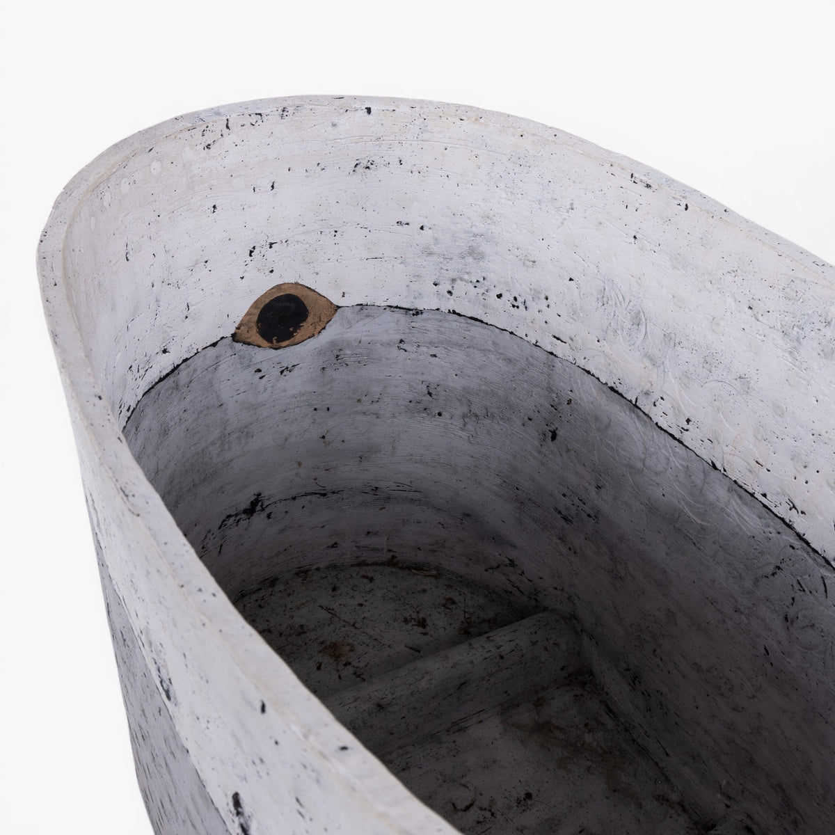 Colossal tub in earthenware