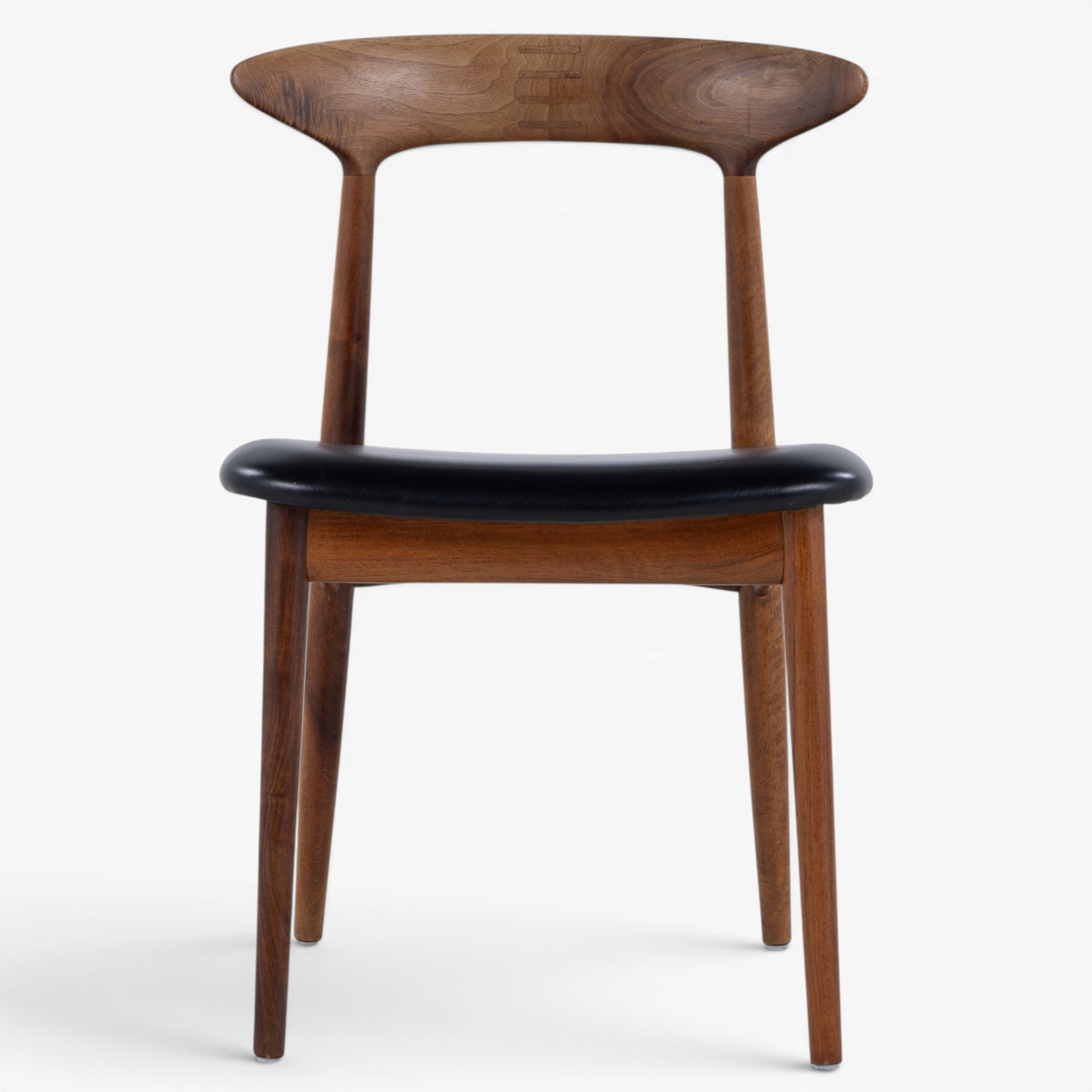 Dining chair in walnut