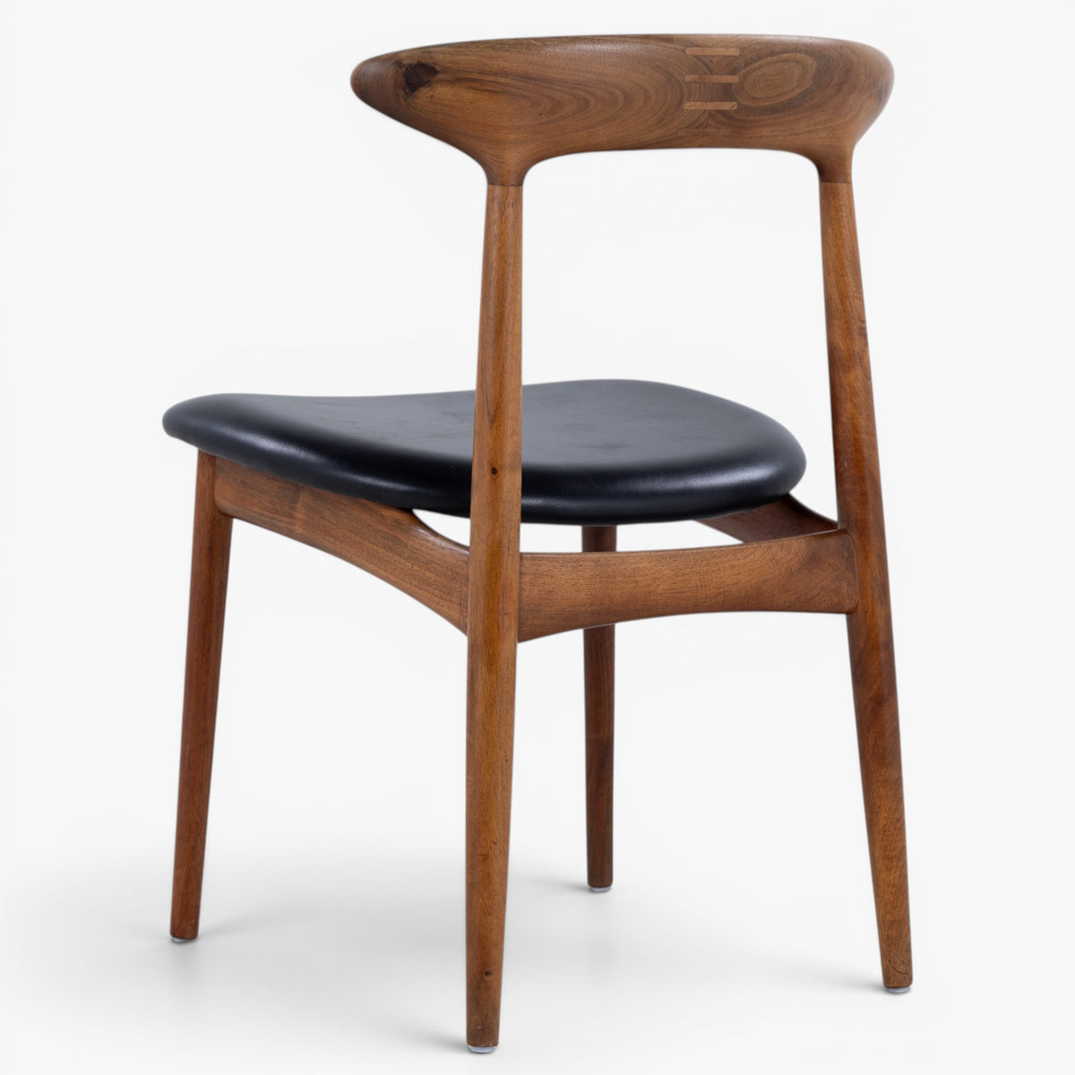 Dining chair in walnut