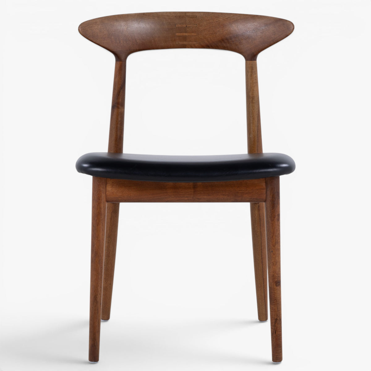 Dining chair in walnut