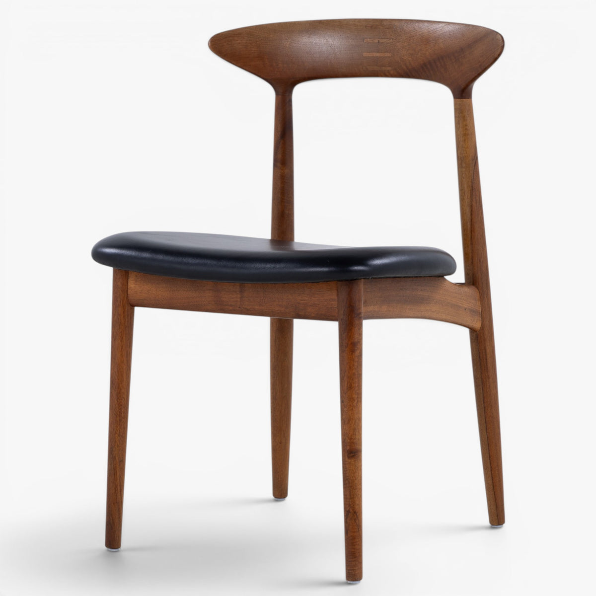 Dining chair in walnut
