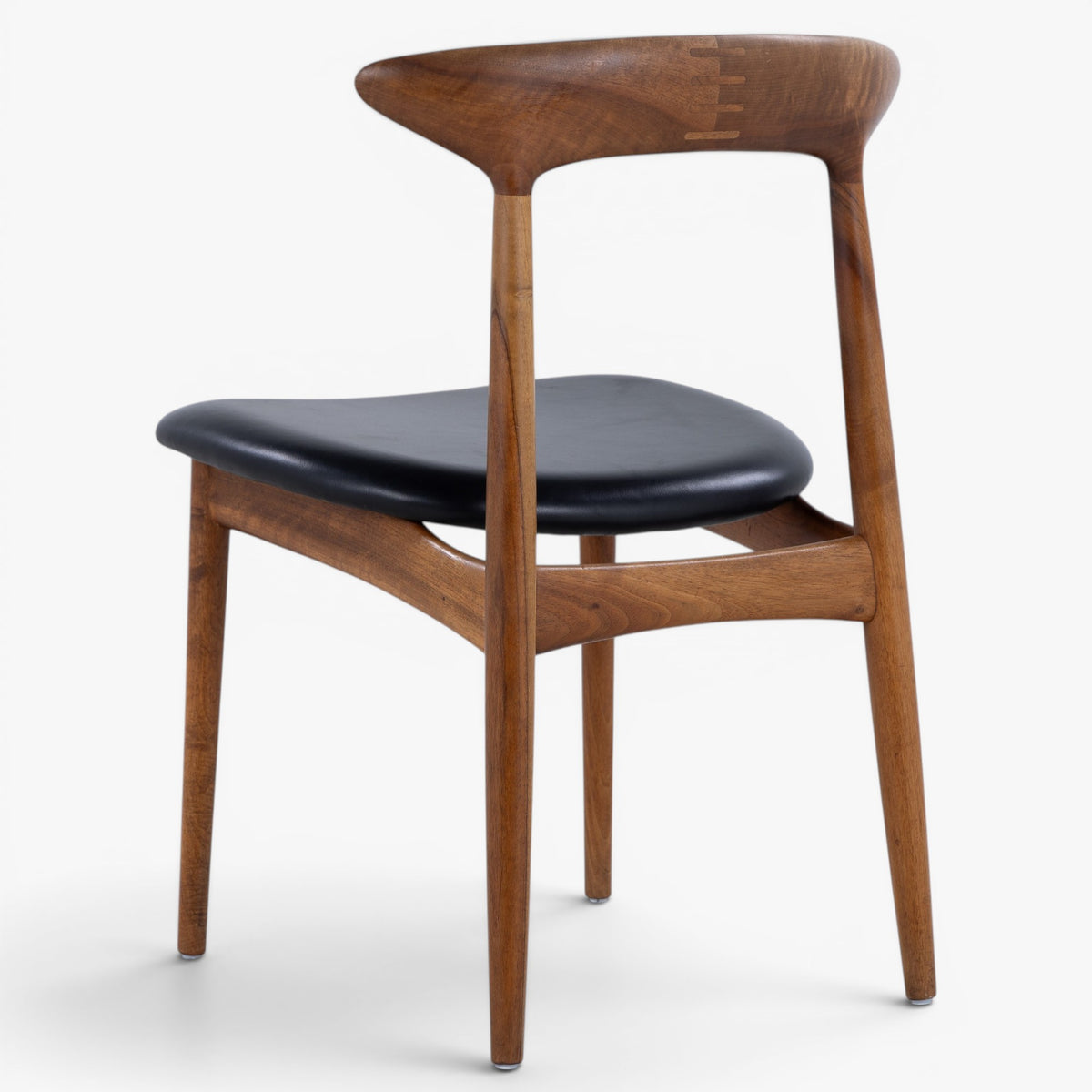 Dining chair in walnut