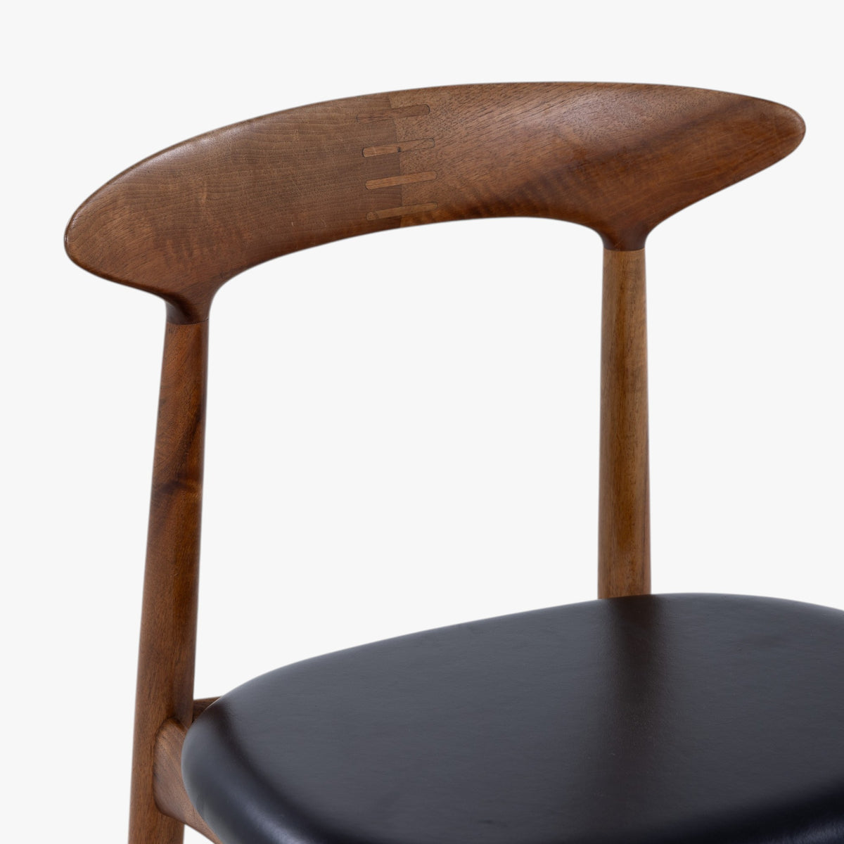Dining chair in walnut