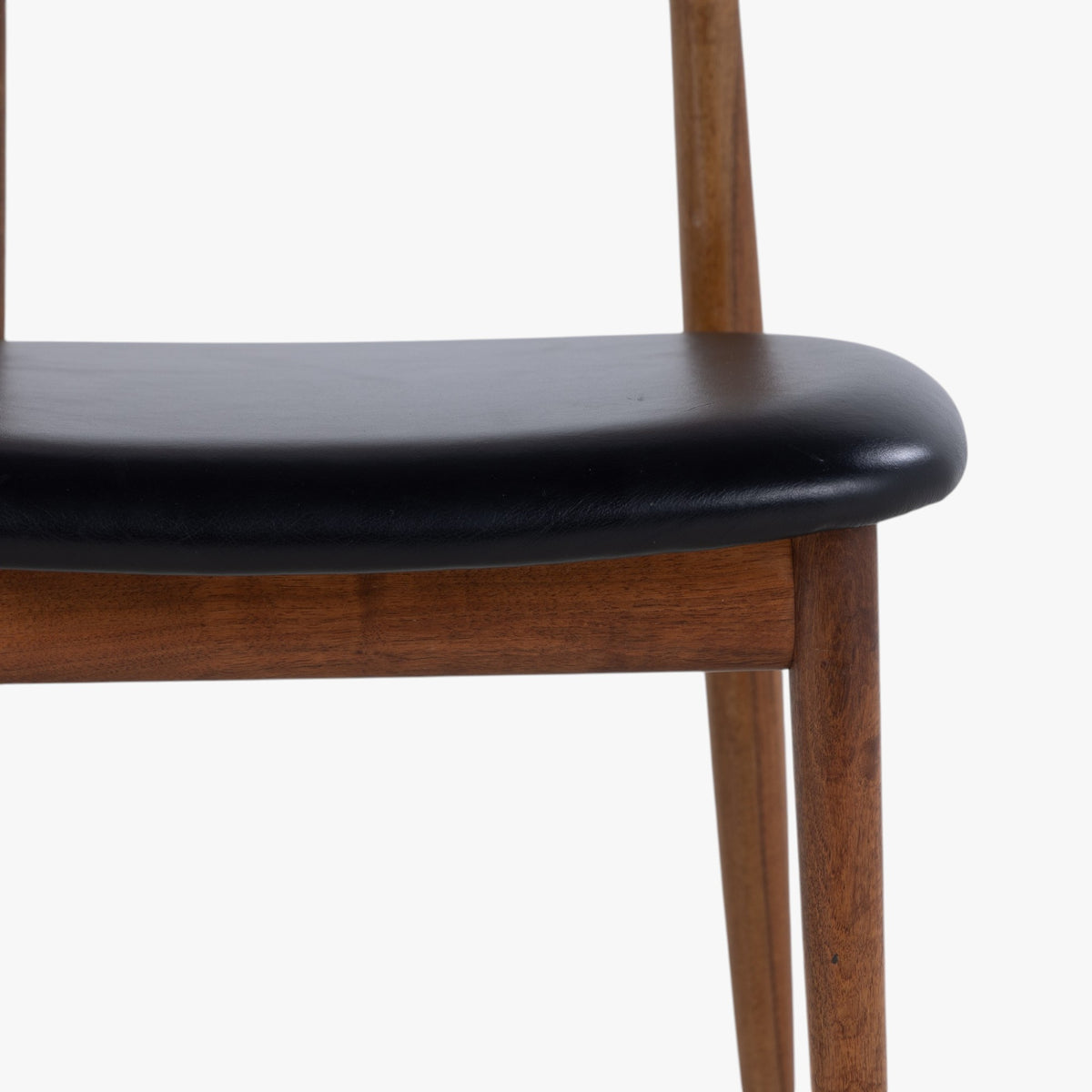 Dining chair in walnut