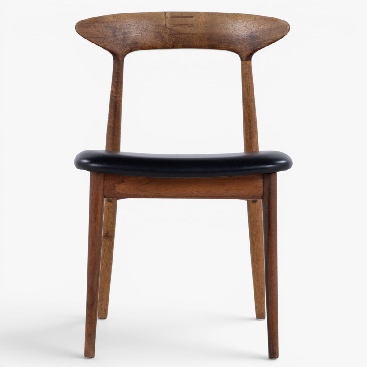 Dining chair in walnut