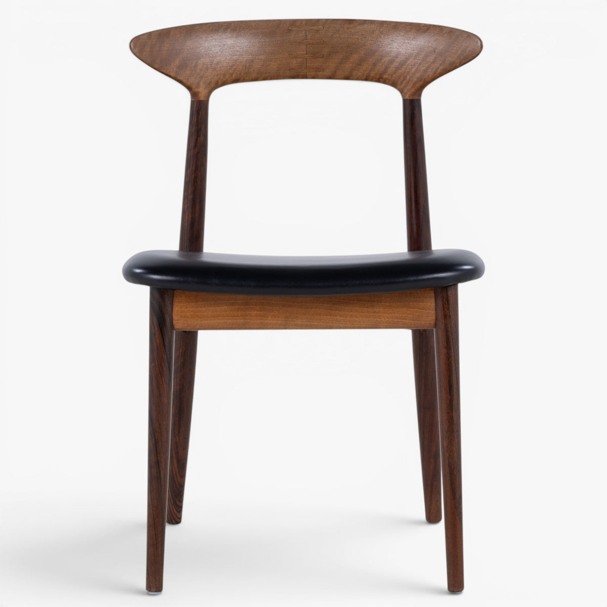 Dining chair in walnut