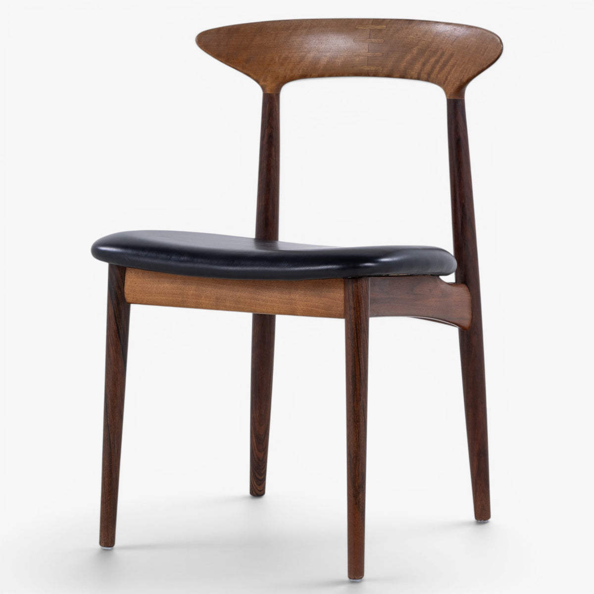 Dining chair in walnut