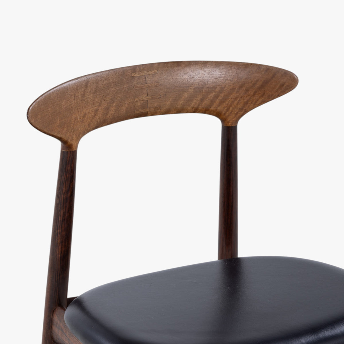 Dining chair in walnut
