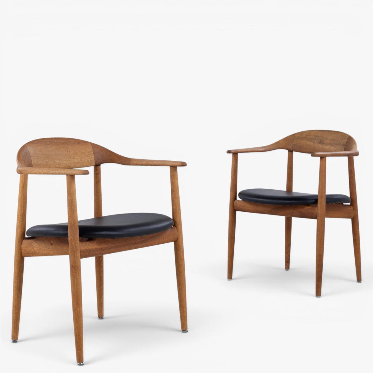 Armchair in walnut