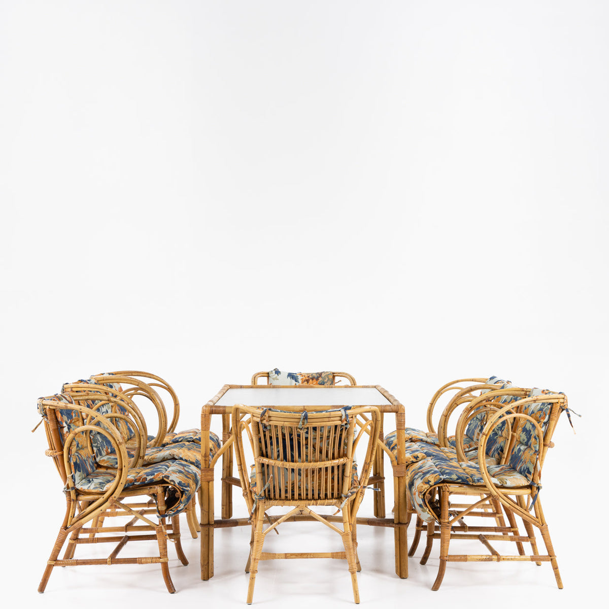 Dining chair in wicker