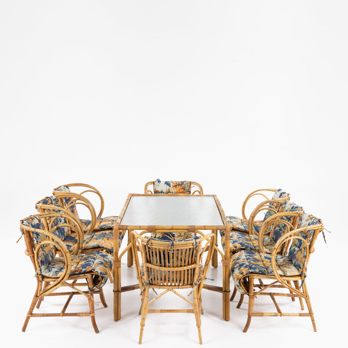 Dining chair in wicker