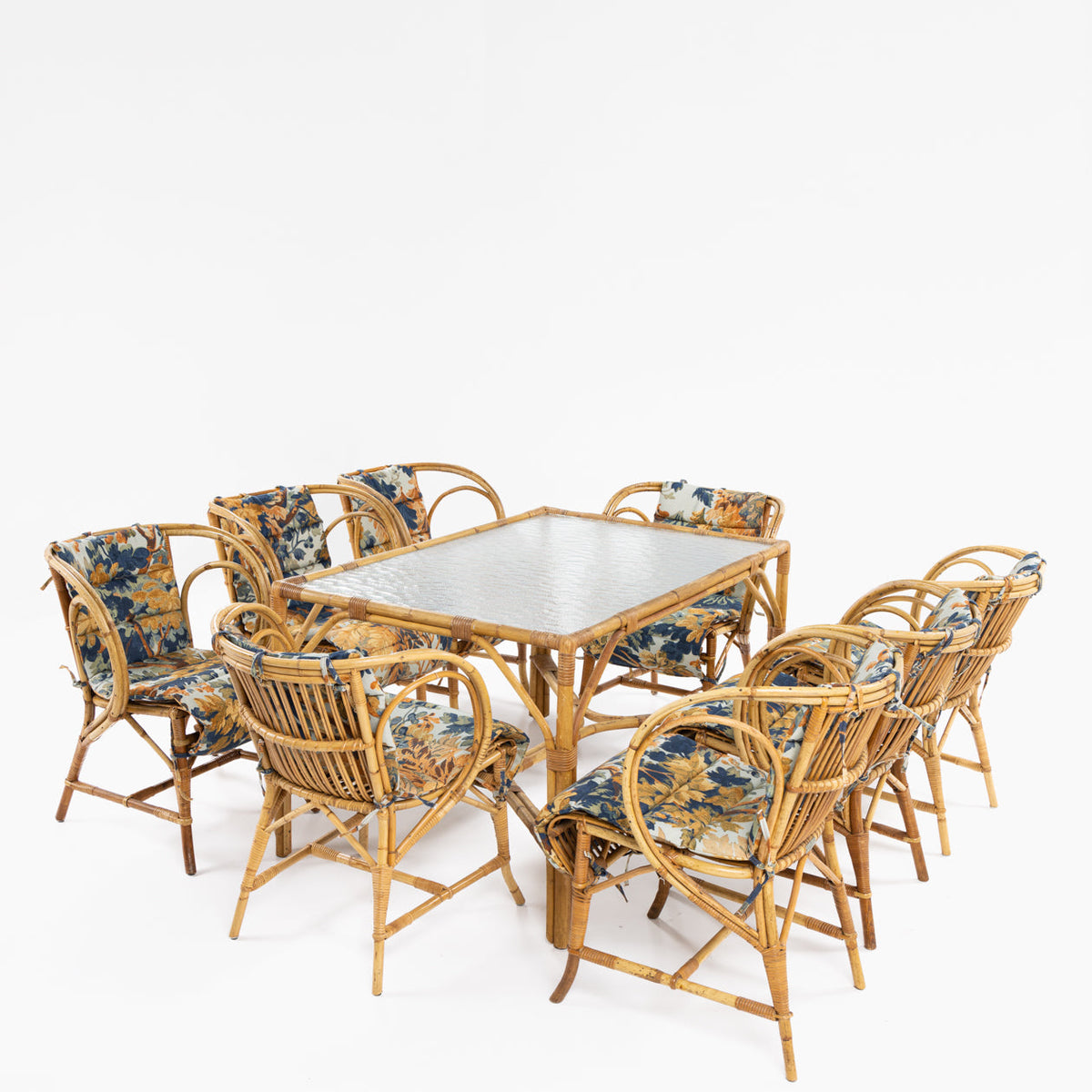 Dining chair in wicker