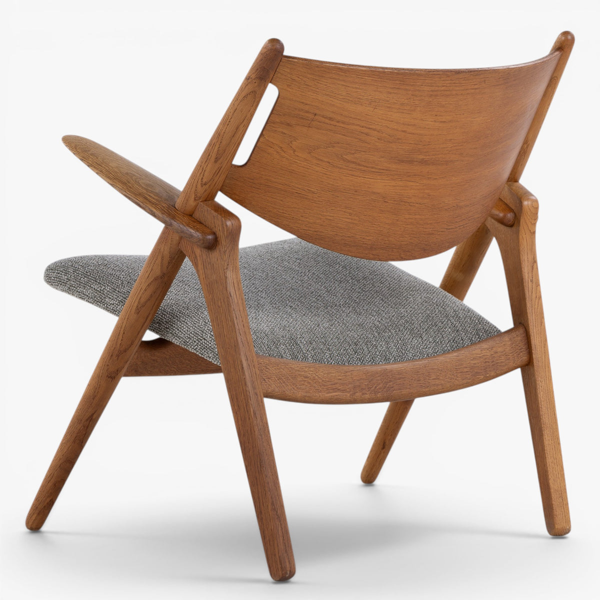 CH 28 - Easy chair in oak