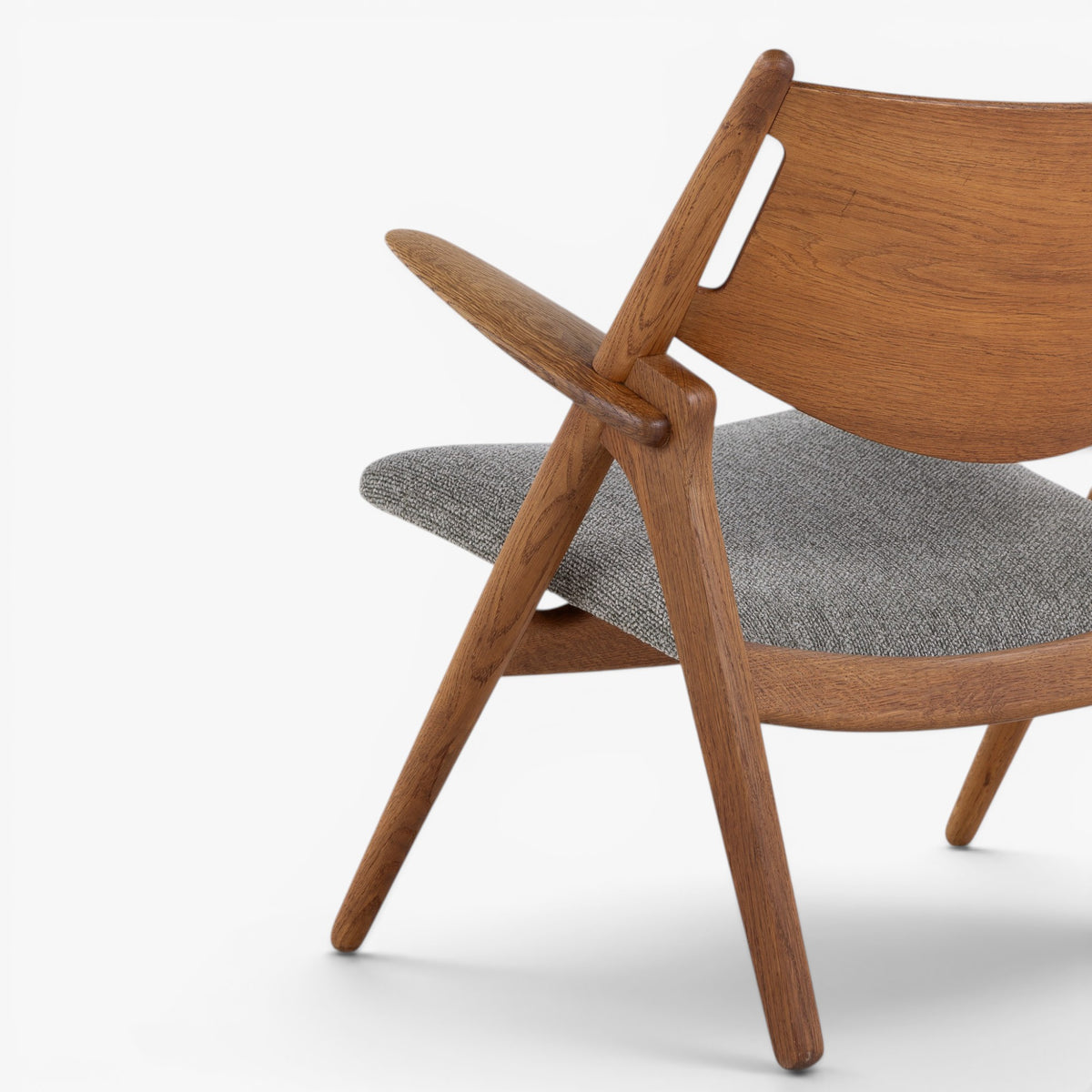 CH 28 - Easy chair in oak