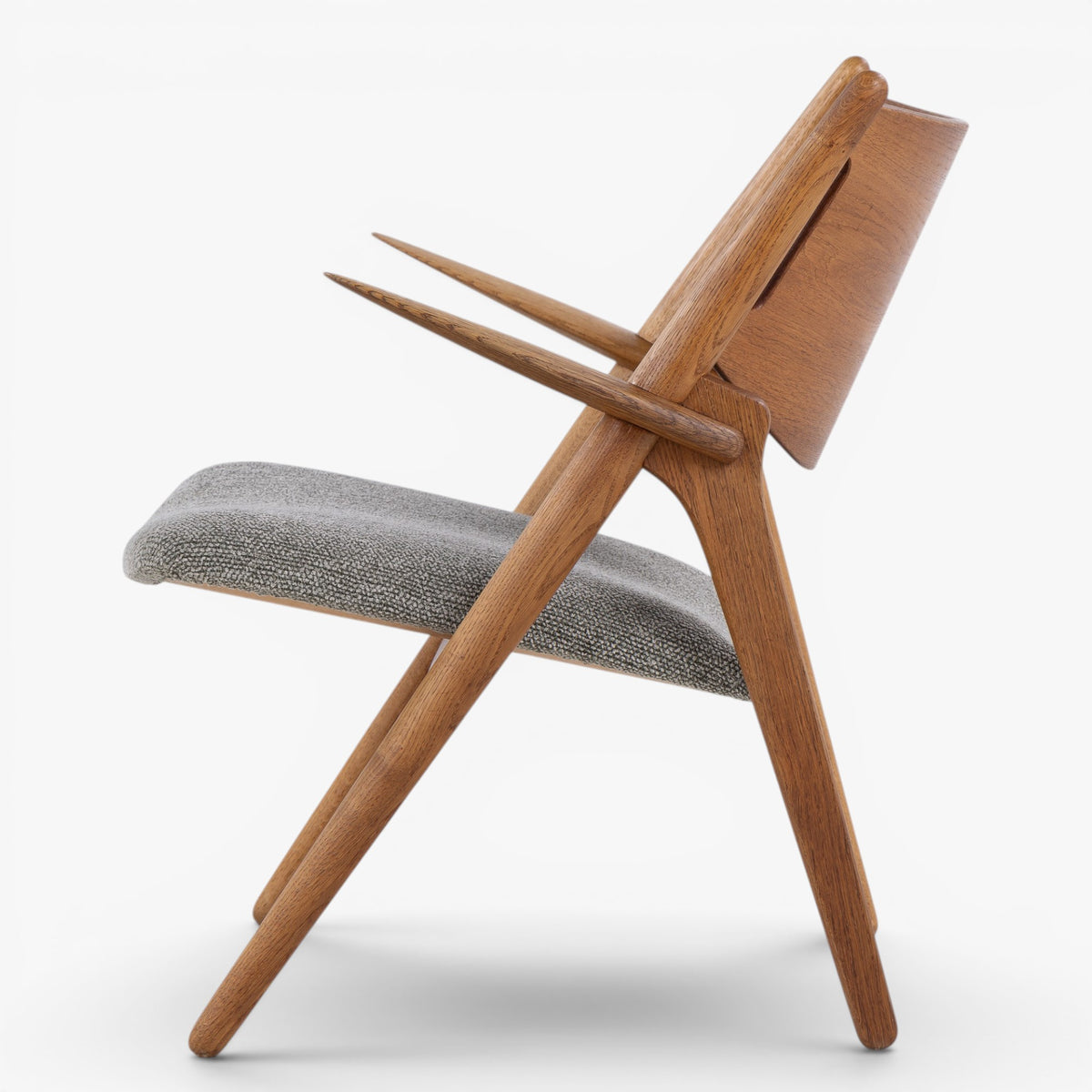 CH 28 - Easy chair in oak