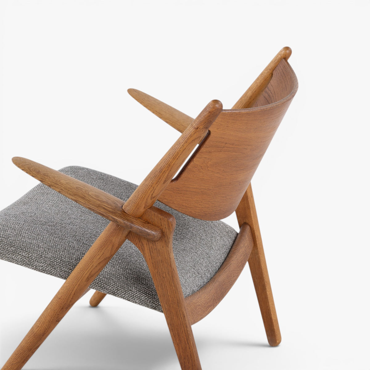 CH 28 - Easy chair in oak