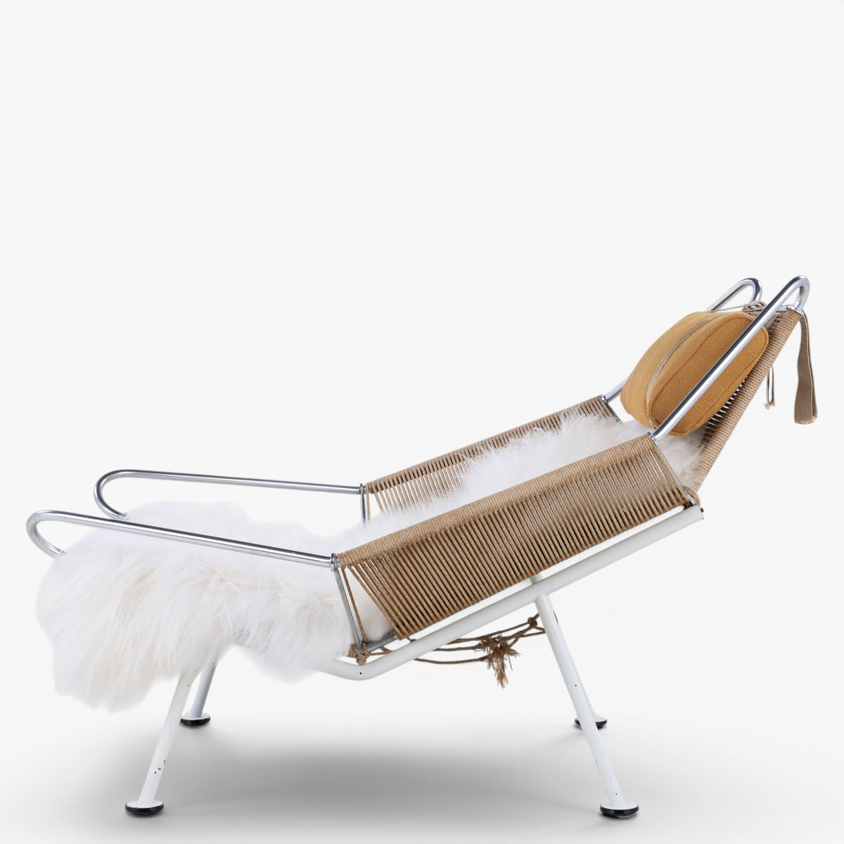 GE 225 - 'Flag Halyard Chair' w. white lacquered frame