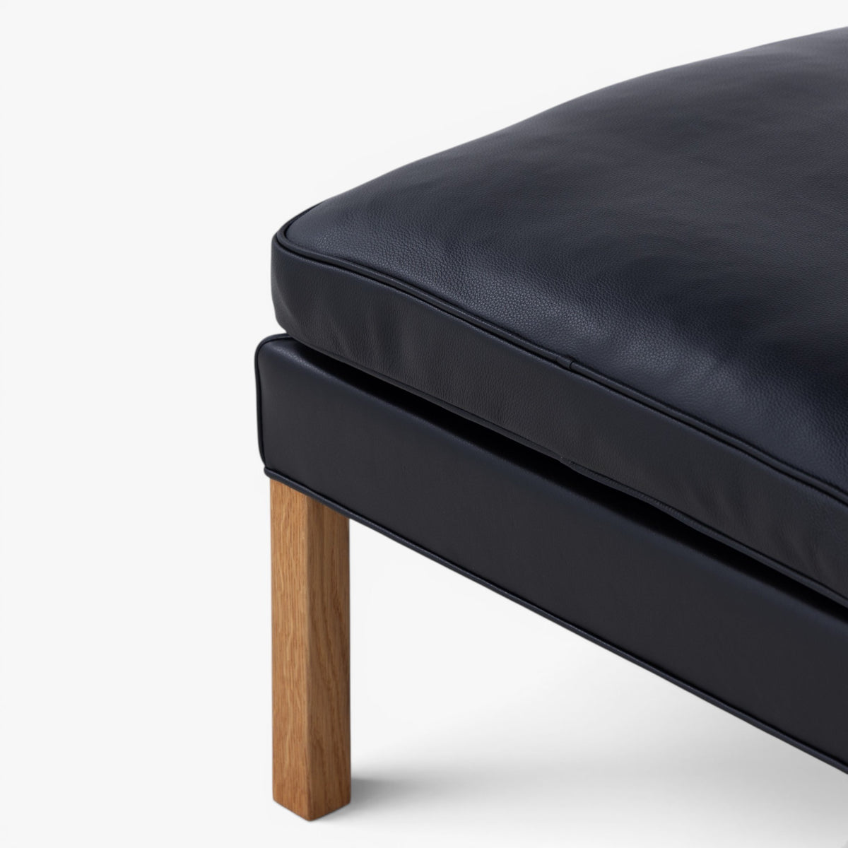 BM 2202 - Stool in black leather
