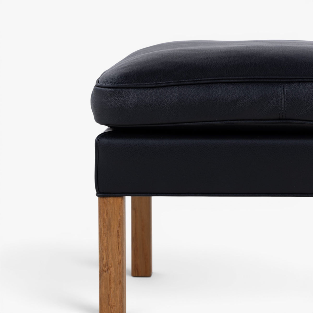 BM 2202 - Stool in black leather
