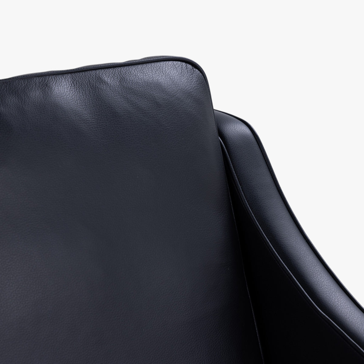 BM 2208 - 2 seater sofa in black leather