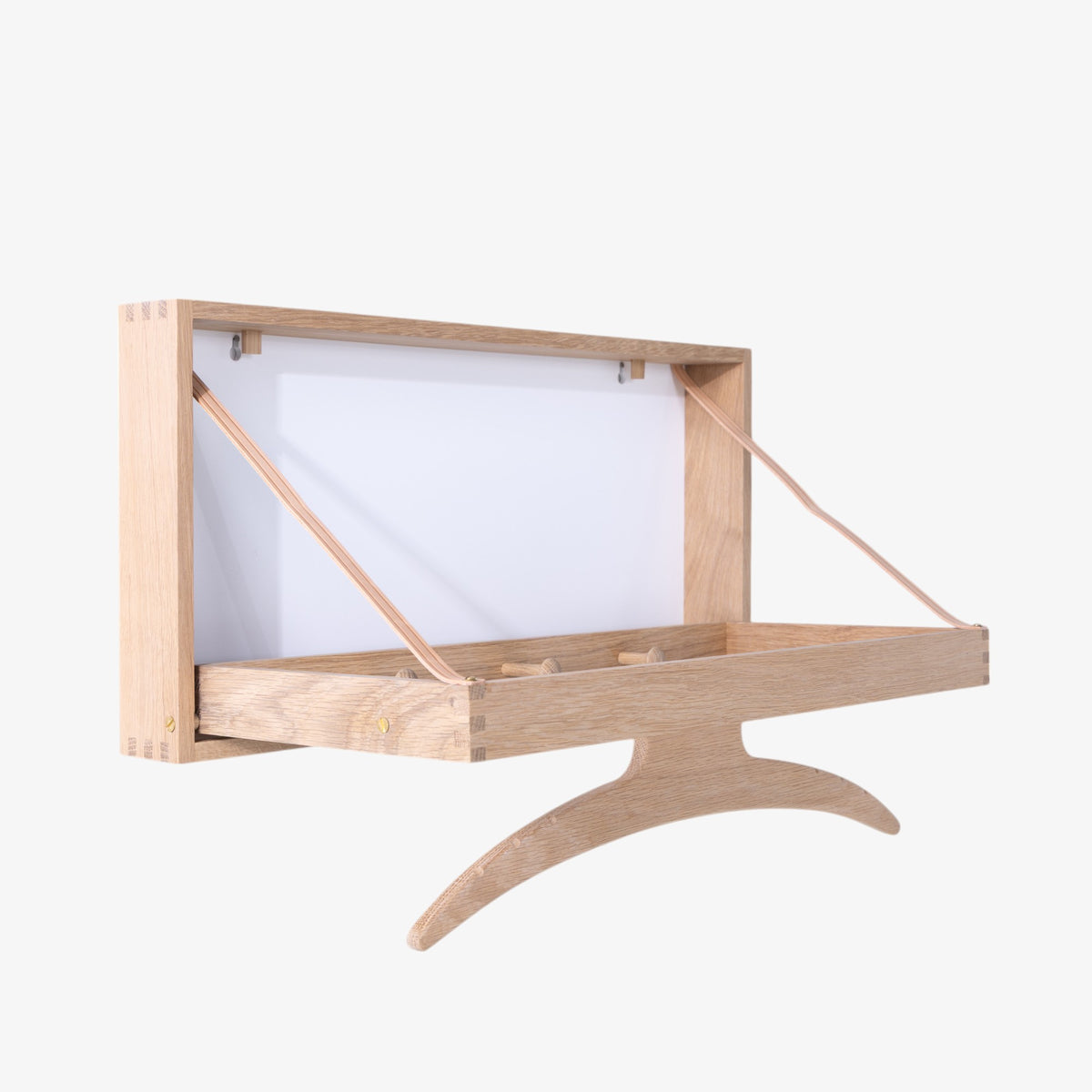 The Hanger i sæbebehandlet eg