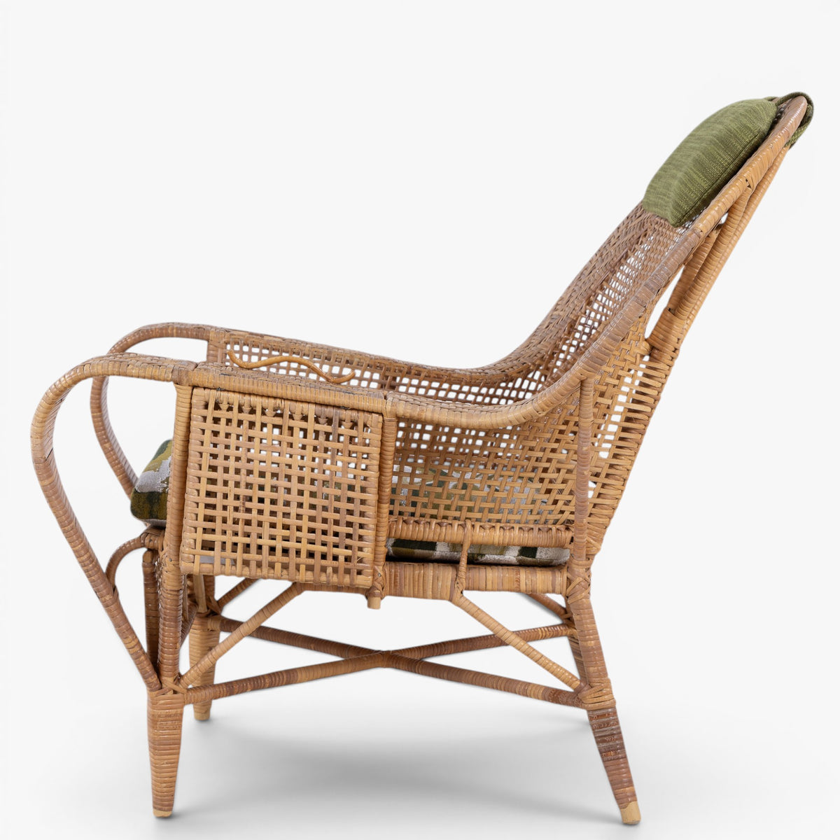 Easy chair in rattan