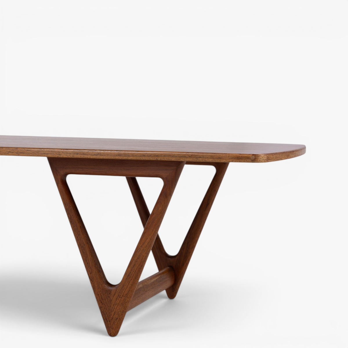 Coffee table in teak