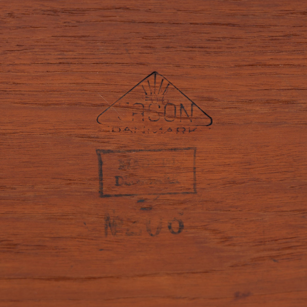 Coffee table in teak
