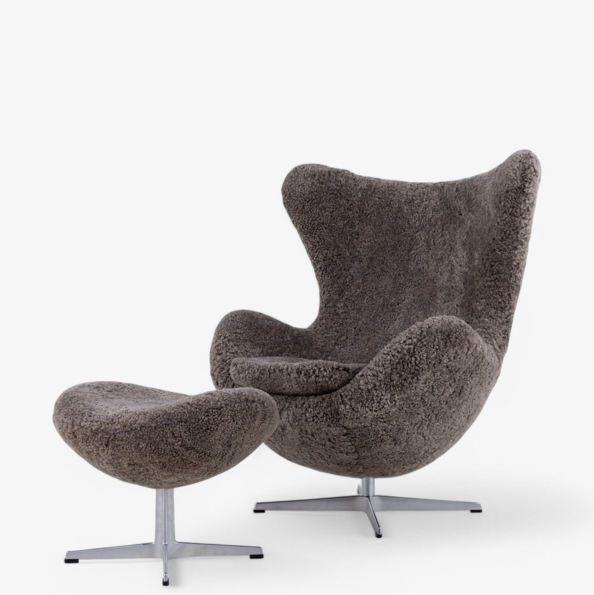 AJ 3316 - 'The Egg' in lambskin w. stool