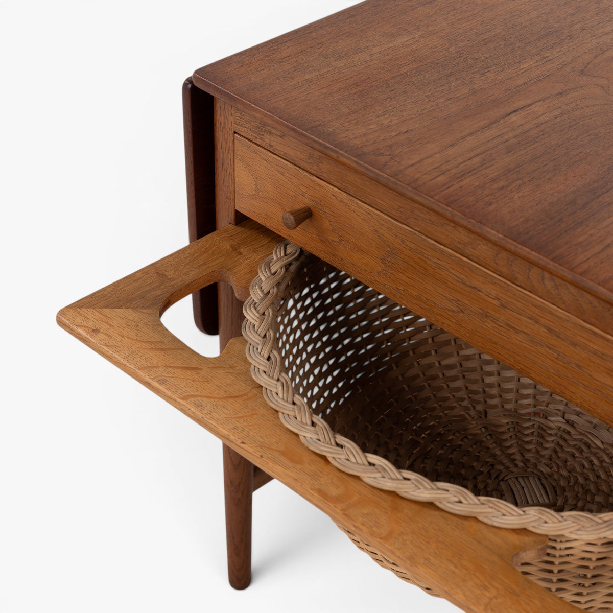 AT 33 - Sewing table in teak