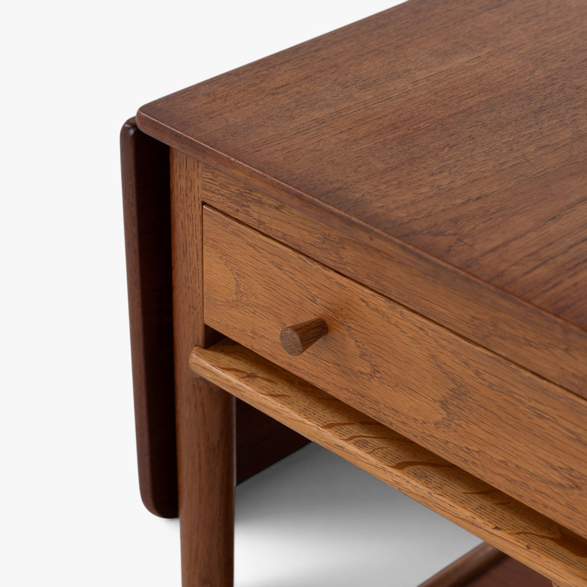 AT 33 - Sewing table in teak