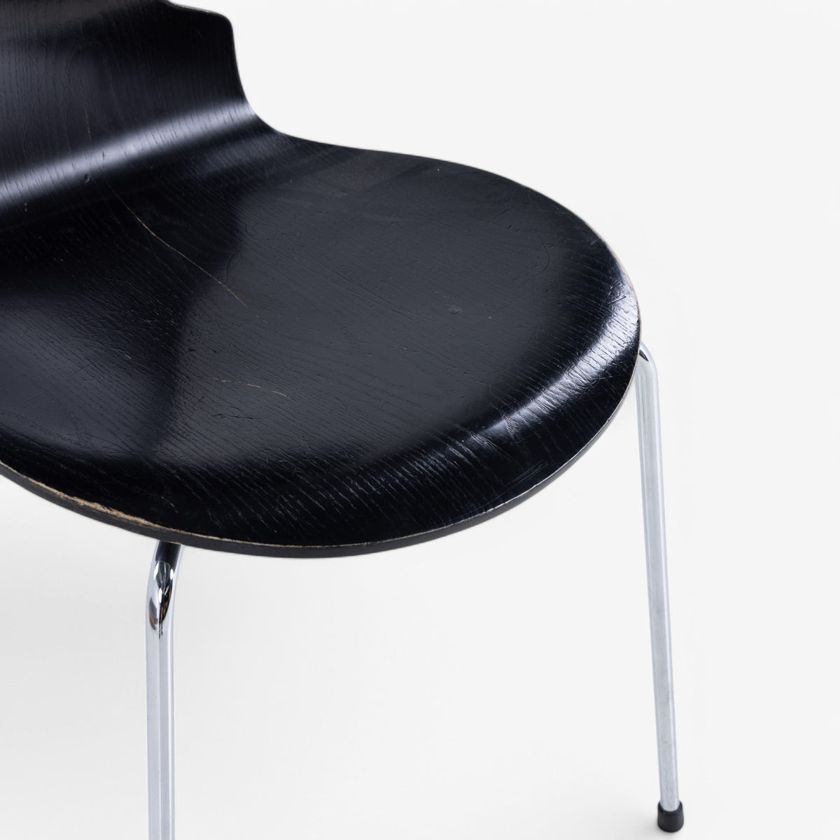 AJ 3100 - Set of 6 black stained Ant Chairs