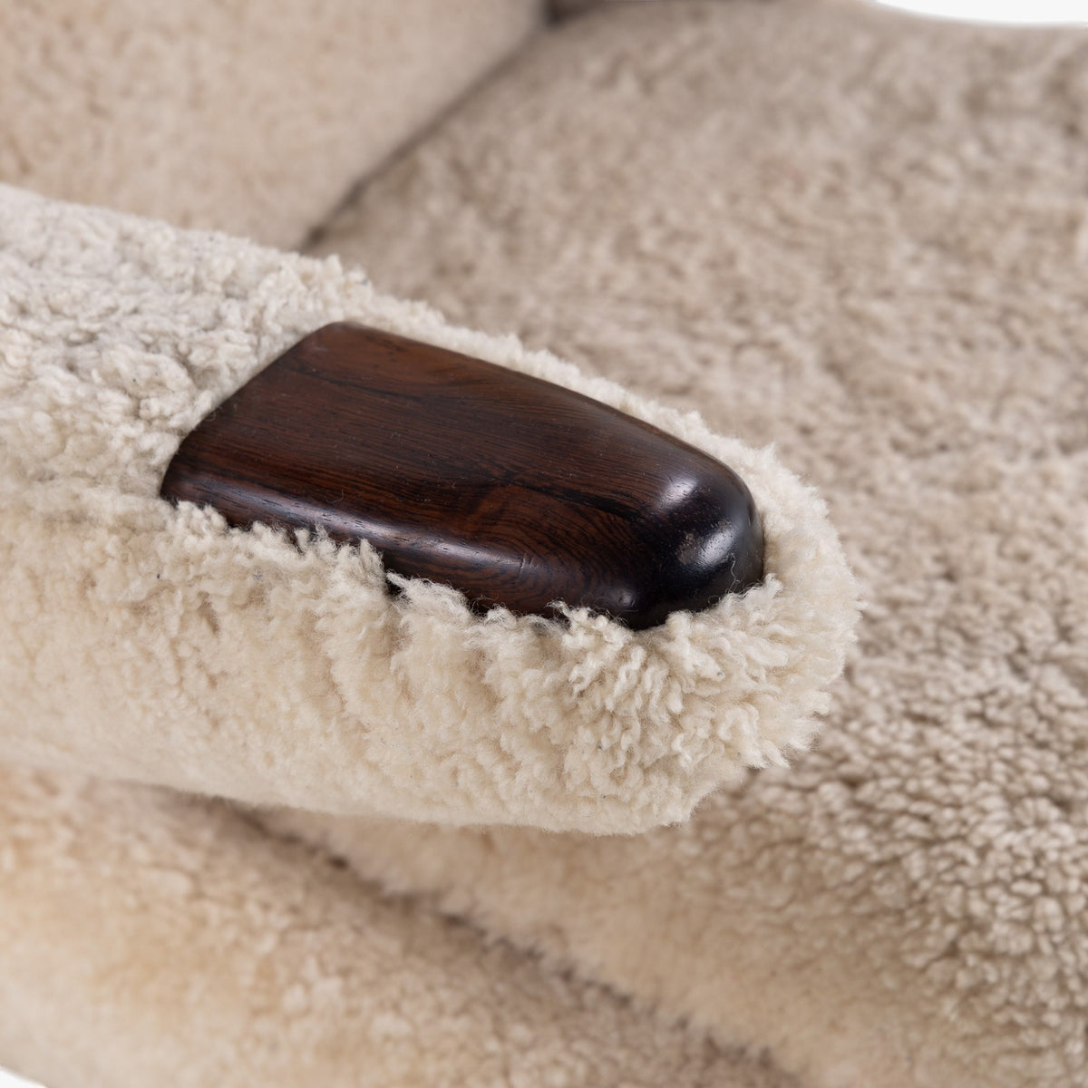 AP 19 - Papa Bear Chair in lambskin