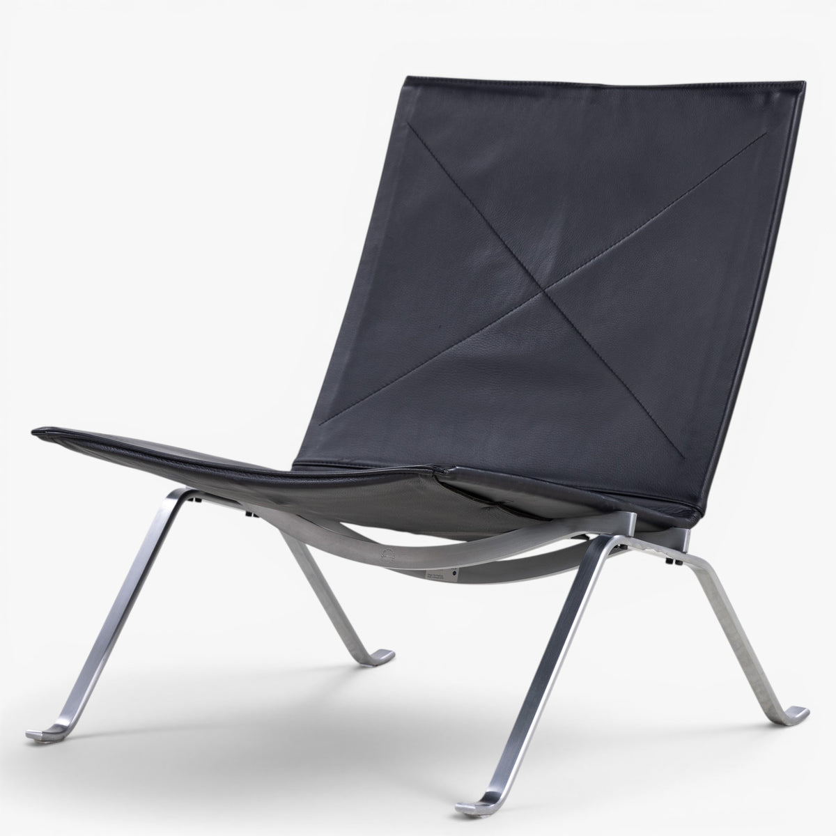 PK 22 - Easy chair in black leather