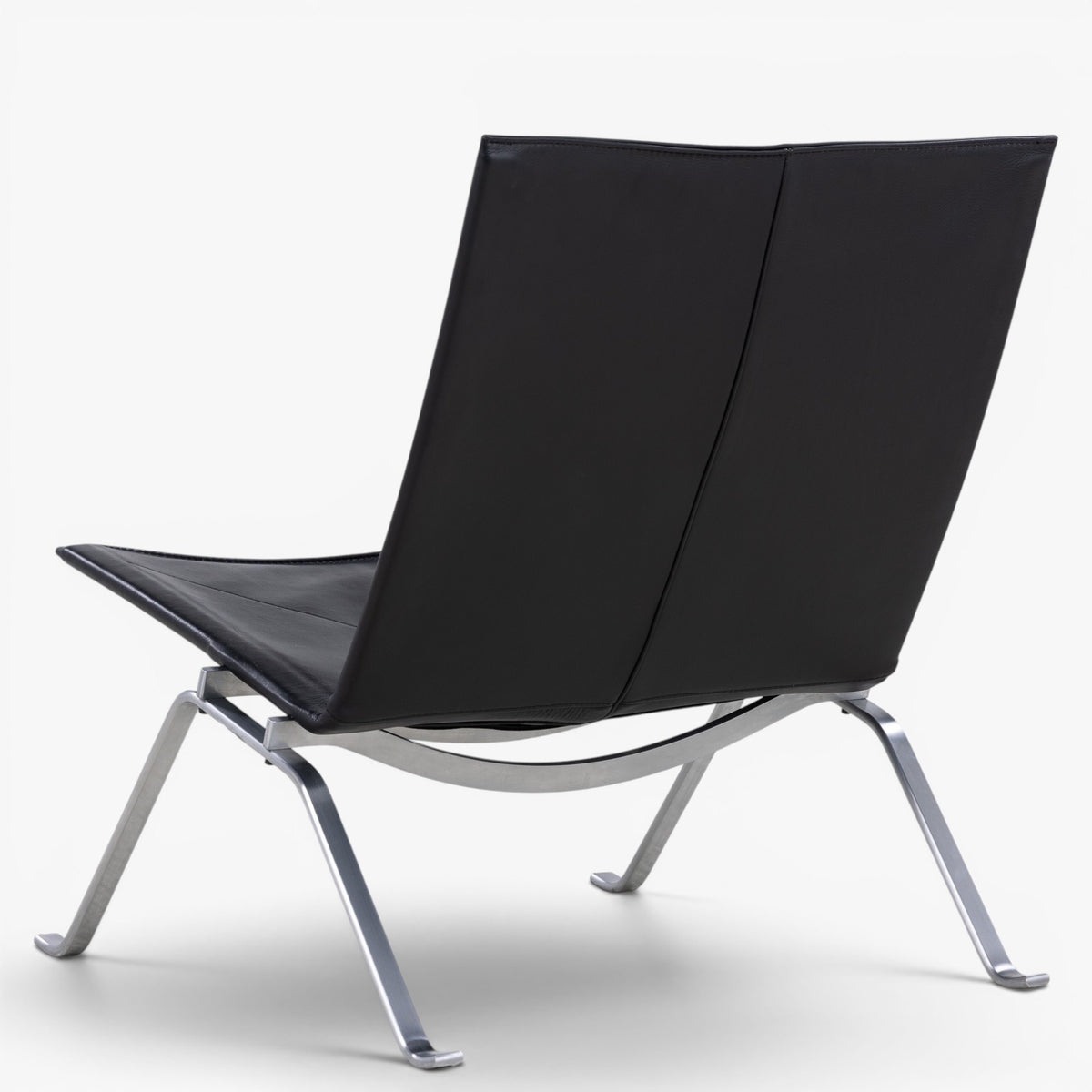 PK 22 - Easy chair in black leather