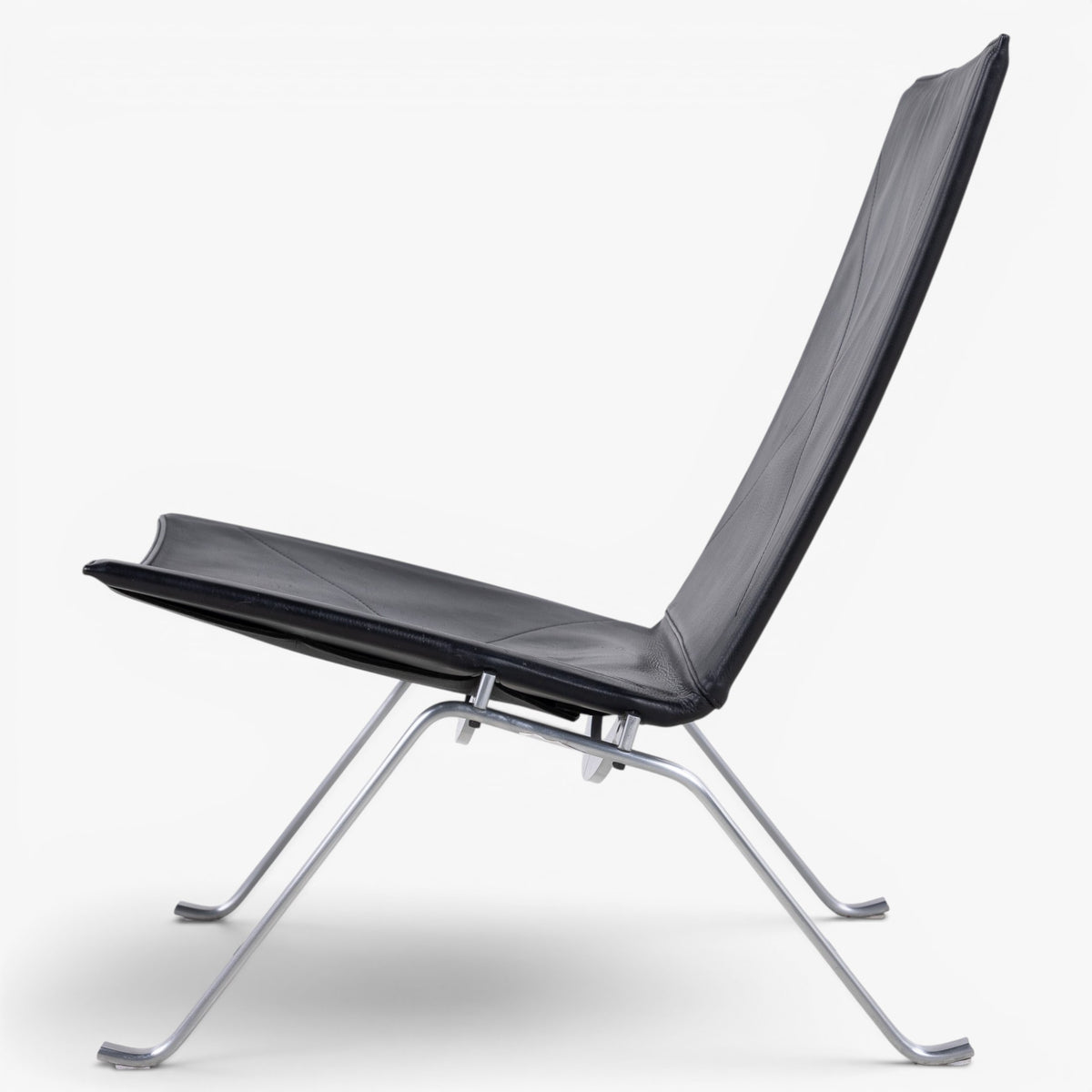 PK 22 - Easy chair in black leather