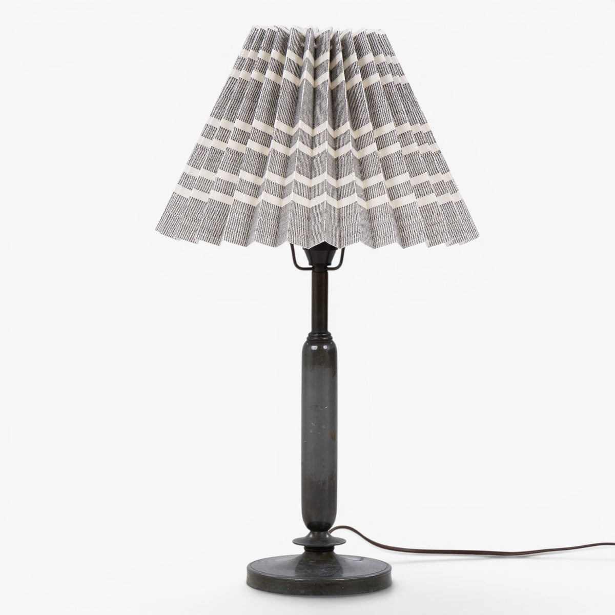 Table lamp in metal