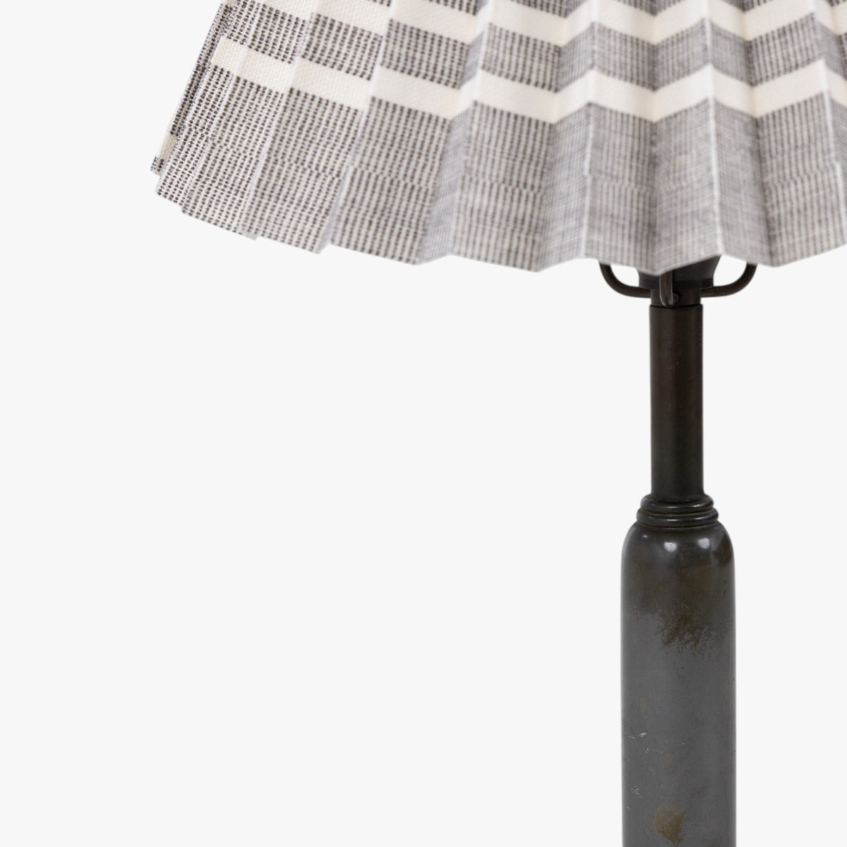Table lamp in metal