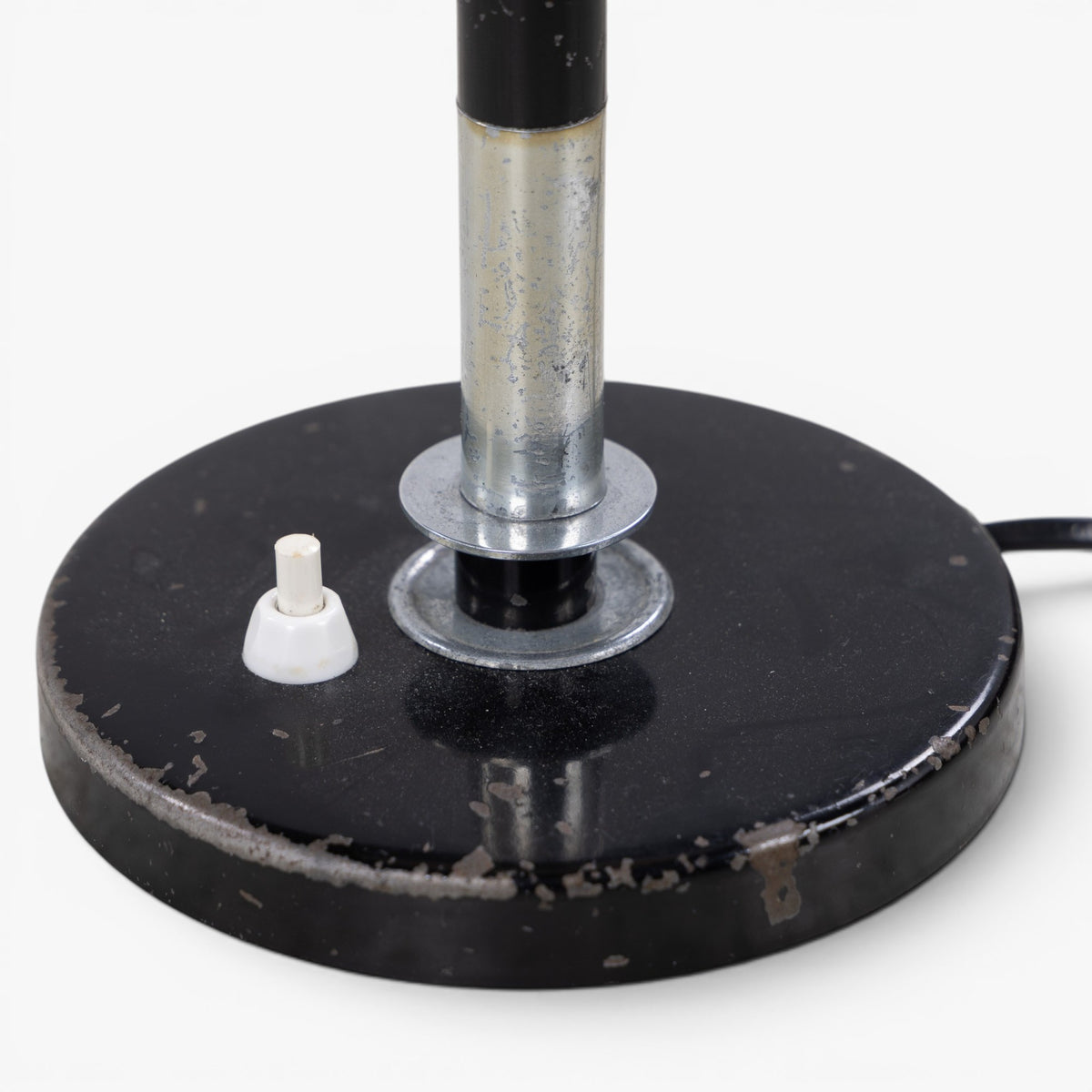 Table lamp in metal