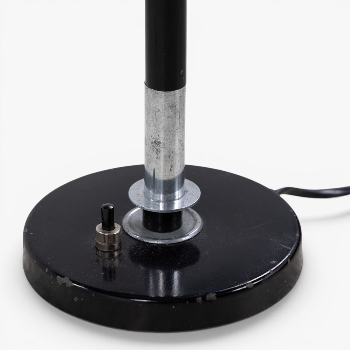 Table lamp in metal