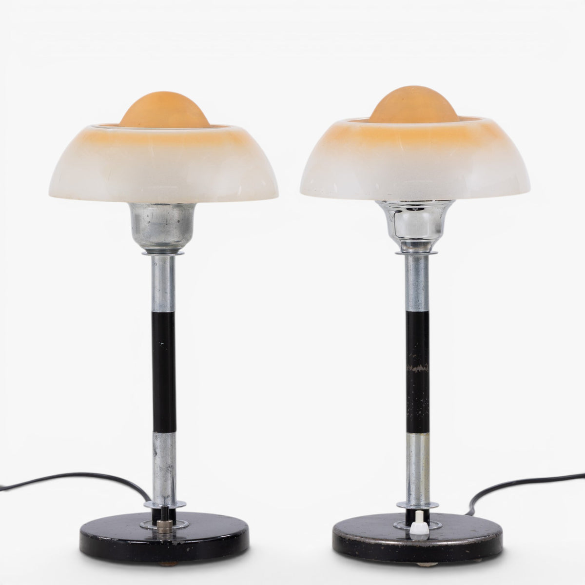 Table lamp in metal