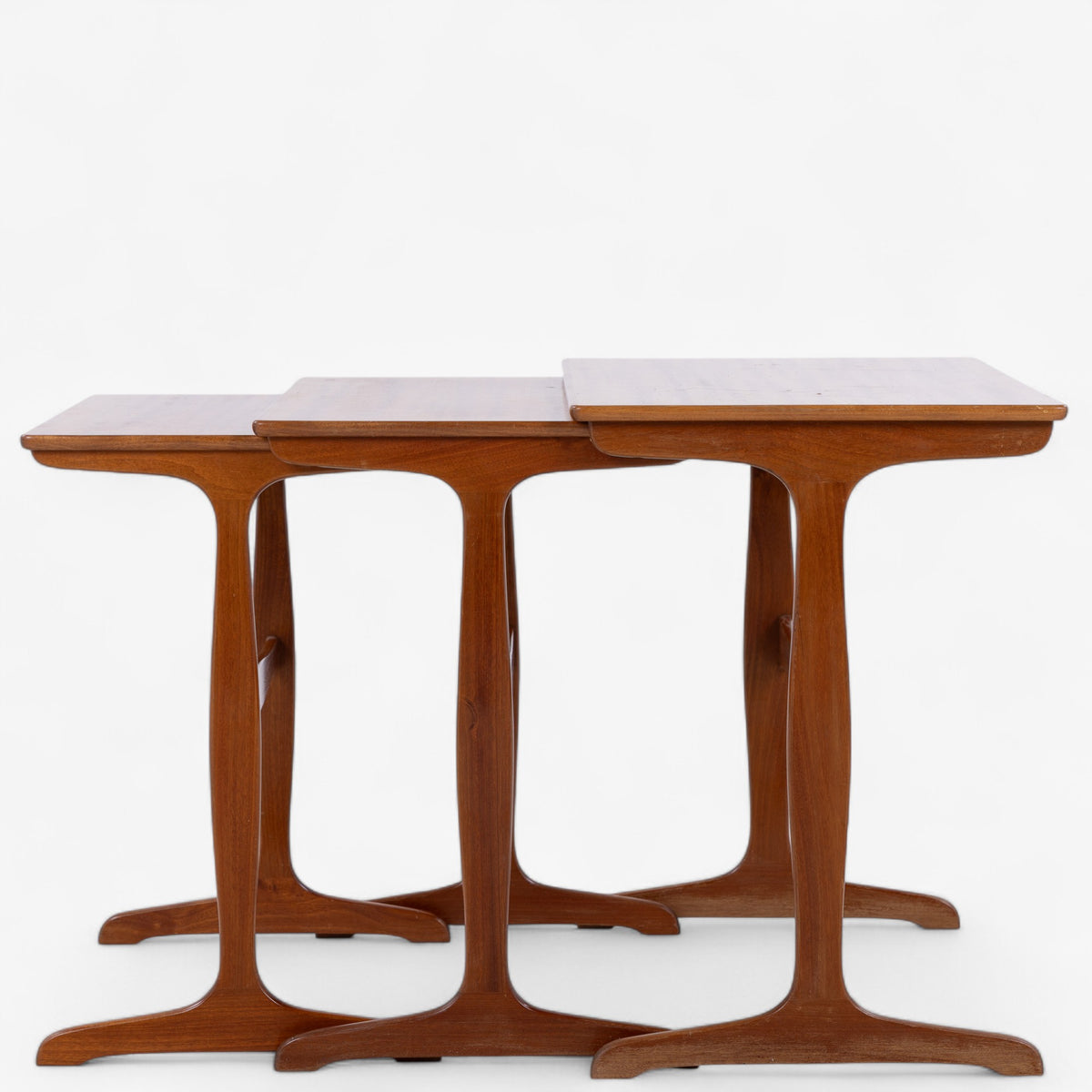 Nesting tables in mahogany