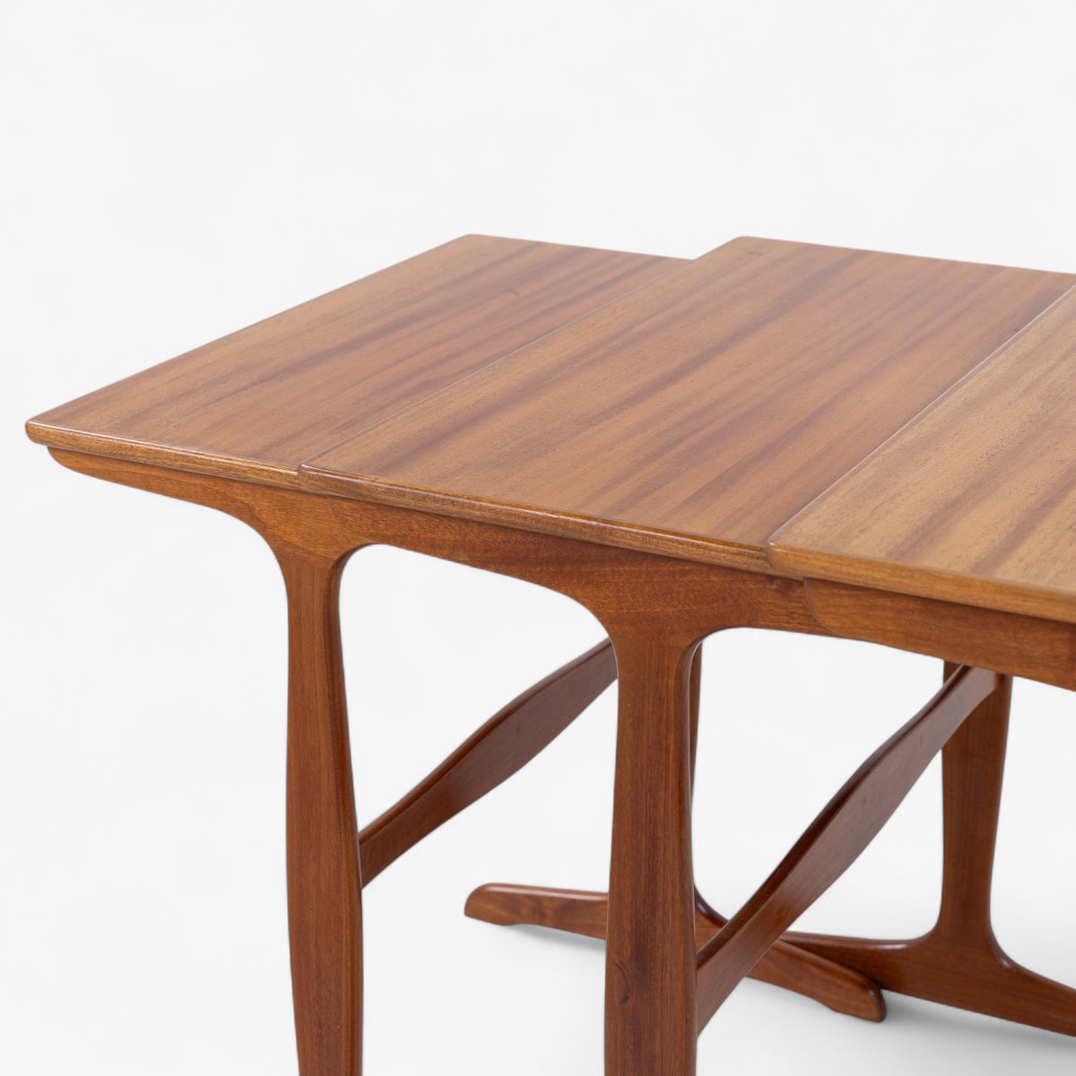 Nesting tables in mahogany