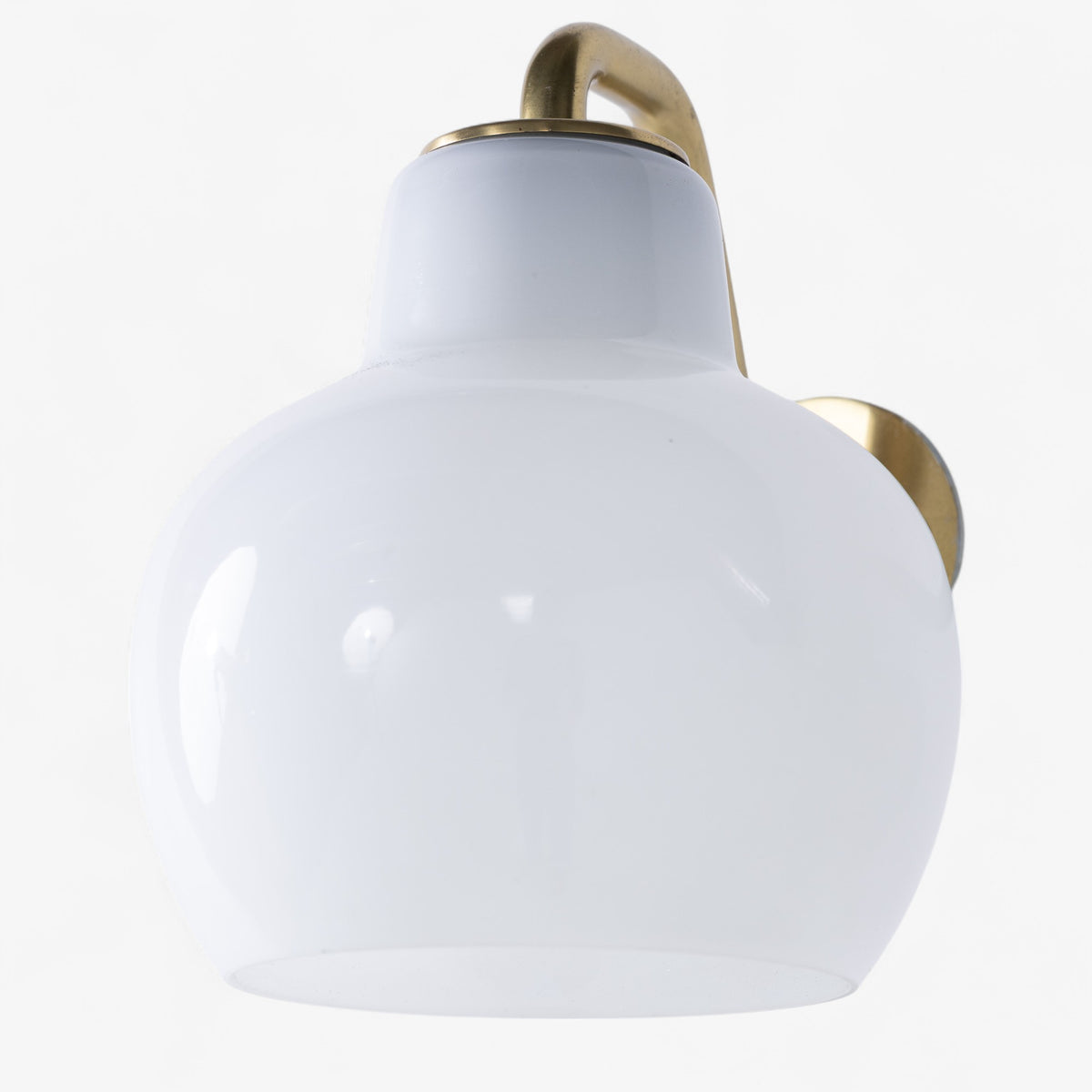 Wall lamp in opal glass