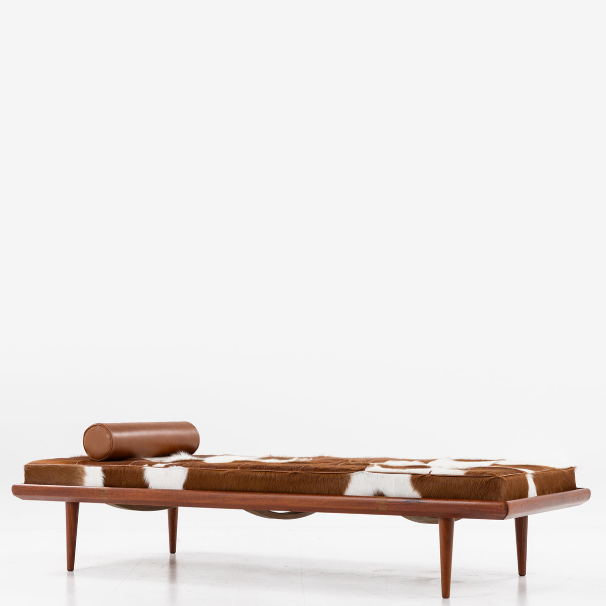 FD 417 - Daybed w. cowhide upholstery