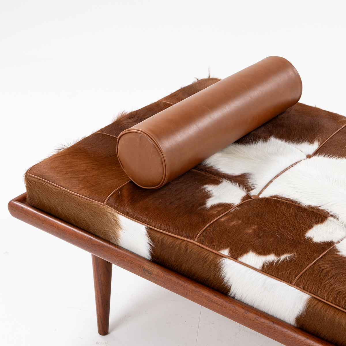 FD 417 - Daybed w. cowhide upholstery